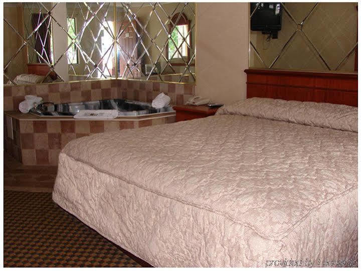 Red Carpet Inn Absecon Galloway Room photo