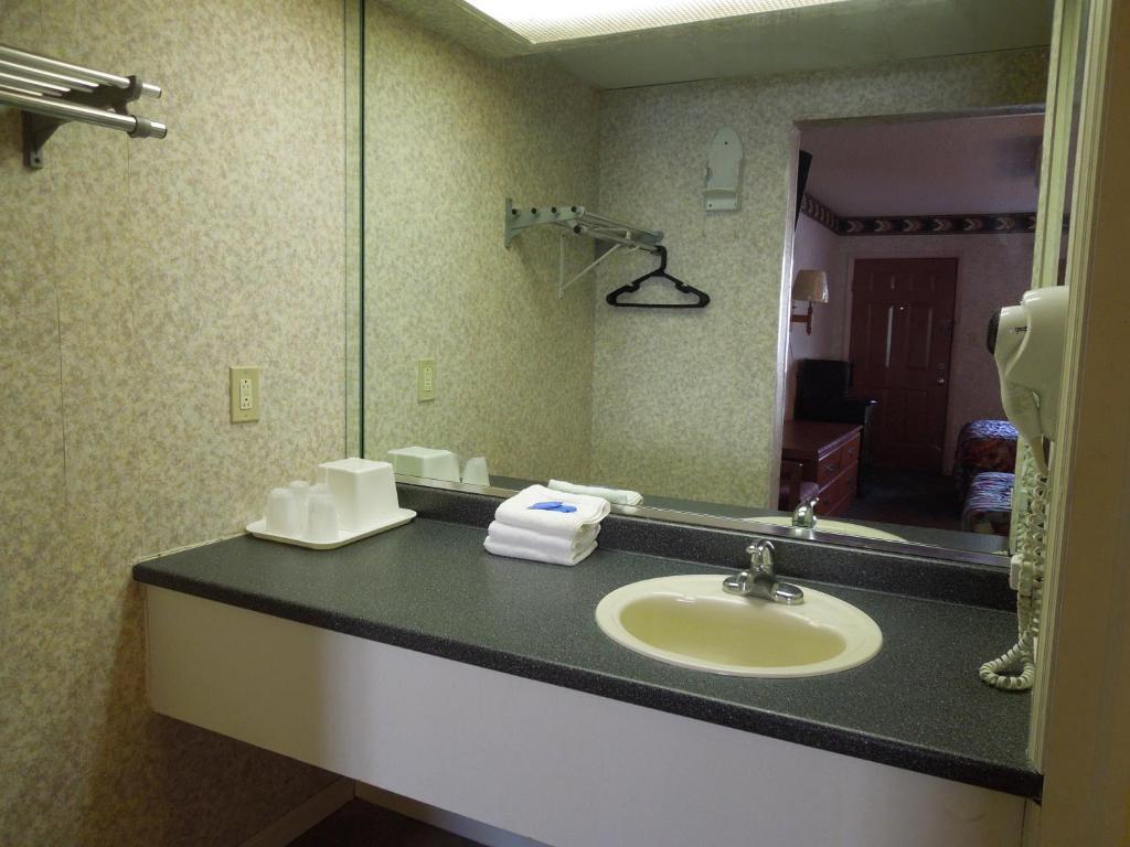 Red Carpet Inn Absecon Galloway Room photo